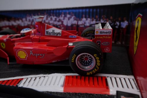 2H00189.10 HOTWHEELS 1:18 Ferrari F300 #3 Michael Schumacher 1998