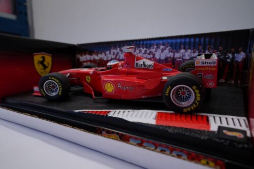 2H00189.11 HOTWHEELS 1:18 Ferrari F300 #3 Michael Schumacher 1998