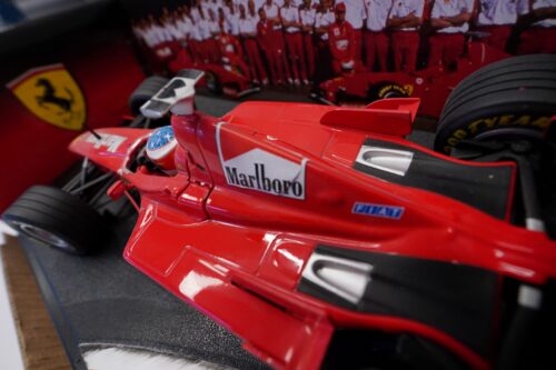 2H00189.6 HOTWHEELS 1:18 Ferrari F300 #3 Michael Schumacher 1998